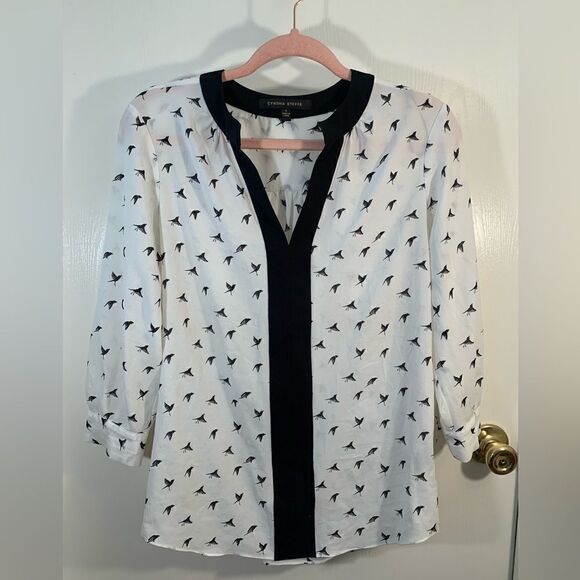 Cynthia Steffe EUC ivory/black sheer v-neck bird blouse Size Small - Picture 1 of 4